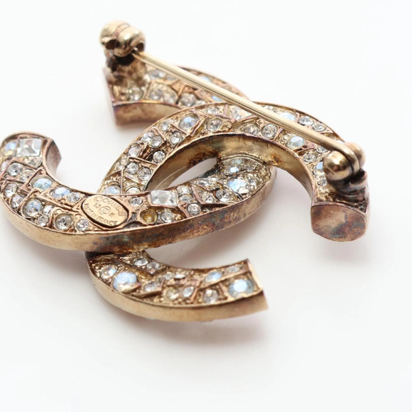 TN  ロゴブローチ CHANEL White Logo Brooch